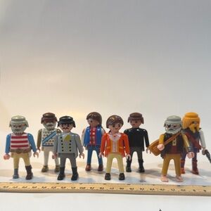Lot of 8 random Colorful Pirate Explorer Toy Figures playmobil geobra (lot 37)